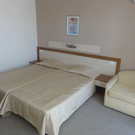 Hotel Selena Family 3*