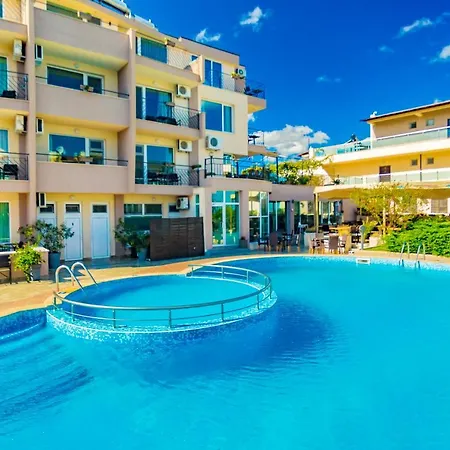 Hotel Selena Family 3*