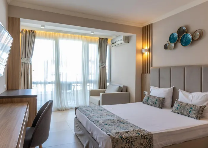 Selena Family Hotell 3*